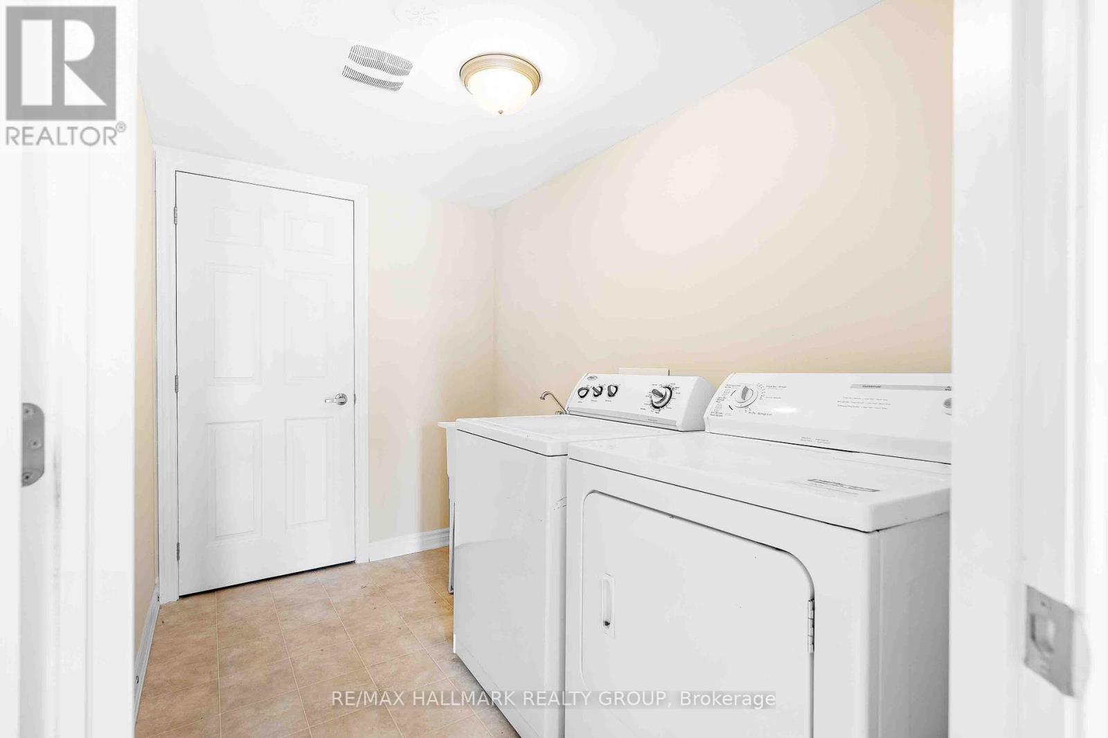 164 Sunshine Crescent, Ottawa, Ontario  K4A 0V3 - Photo 4 - X12447296