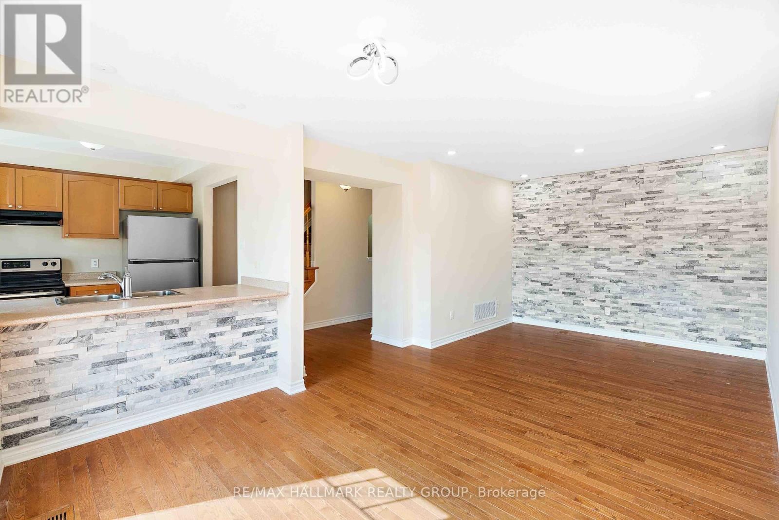 164 Sunshine Crescent, Ottawa, Ontario  K4A 0V3 - Photo 9 - X12447296
