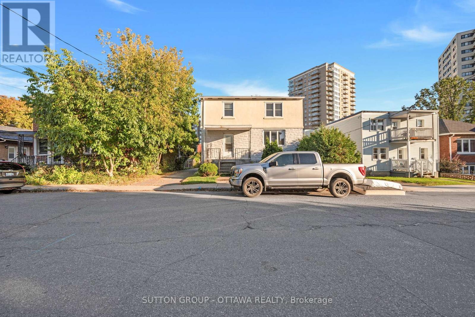 82 Genest Street, Ottawa, Ontario  K1L 7Z2 - Photo 3 - X12447309