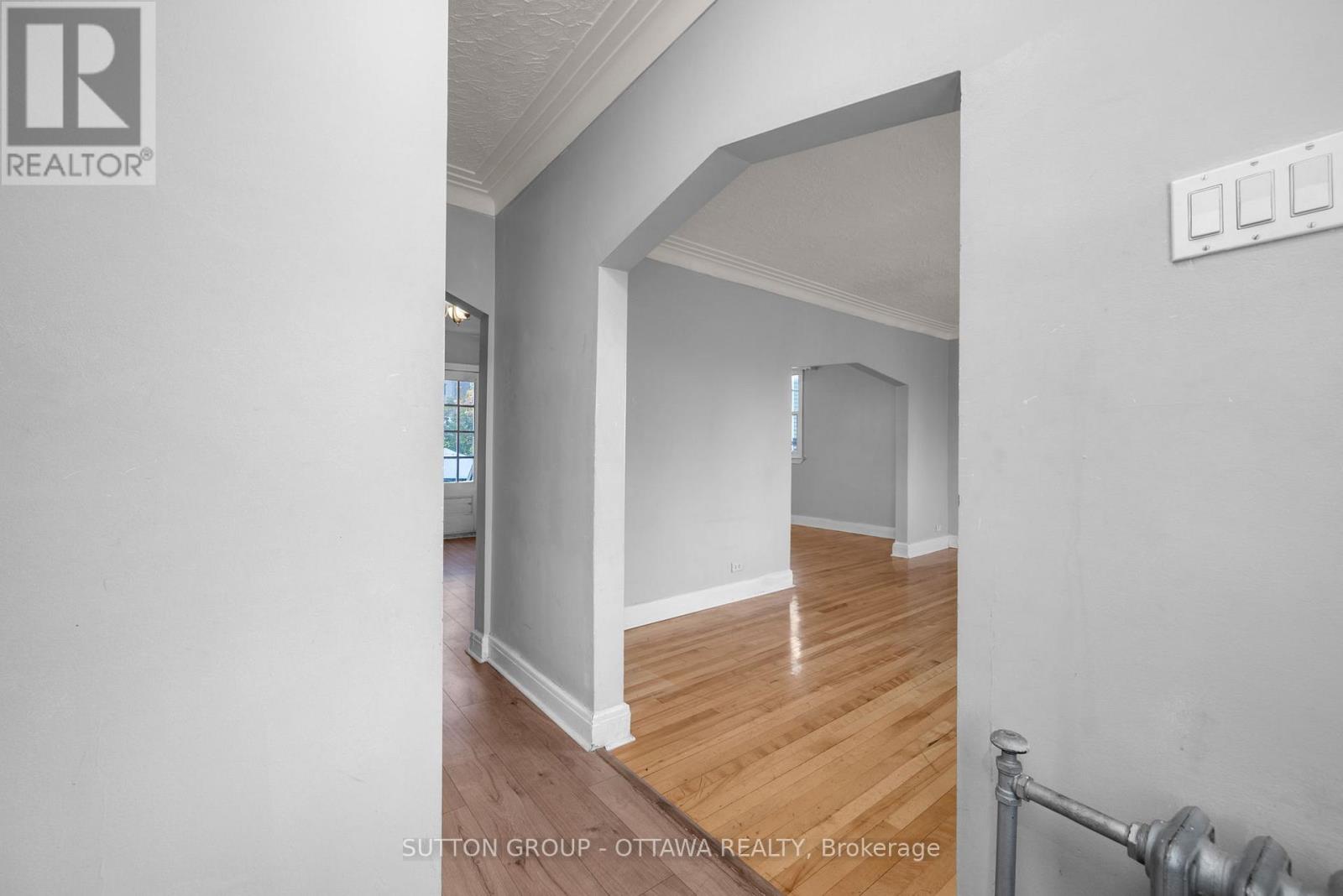 82 Genest Street, Ottawa, Ontario  K1L 7Z2 - Photo 4 - X12447309