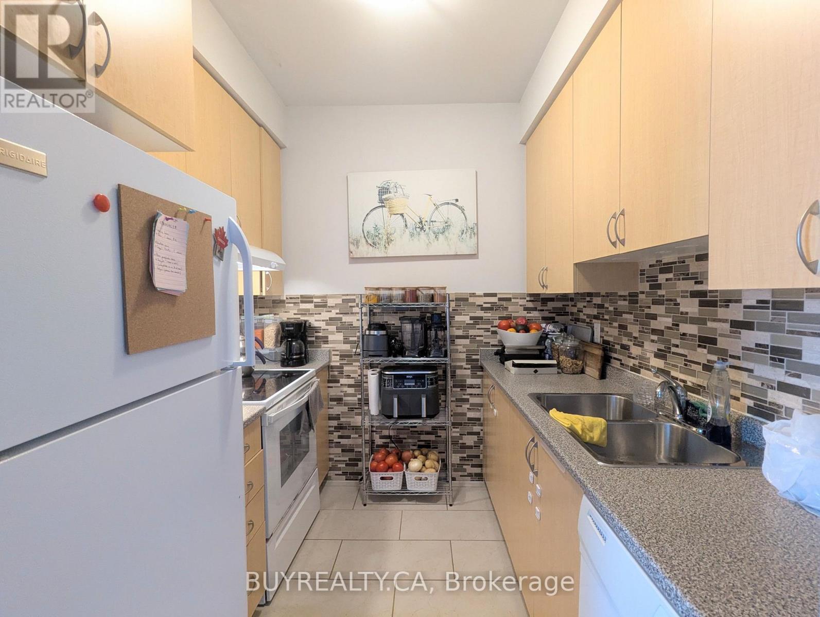 Ph12 - 35 Saranac Boulevard, Toronto, Ontario  M6A 2G5 - Photo 6 - C12447164