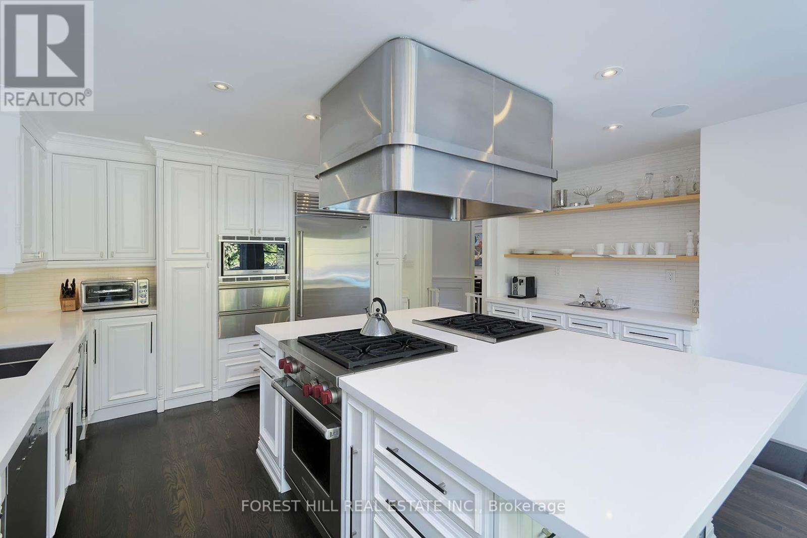 34 Forest Ridge Drive, Toronto (Forest Hill North), Ontario  M6B 1H3 - Photo 12 - C12447211
