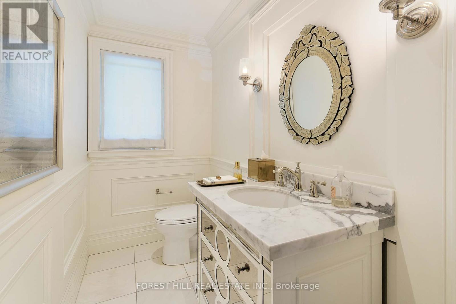 34 Forest Ridge Drive, Toronto (Forest Hill North), Ontario  M6B 1H3 - Photo 18 - C12447211