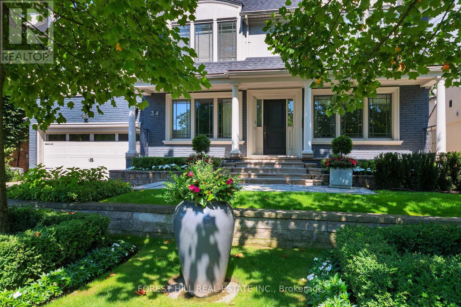 34 Forest Ridge Drive, Toronto (Forest Hill North), Ontario  M6B 1H3 - Photo 2 - C12447211
