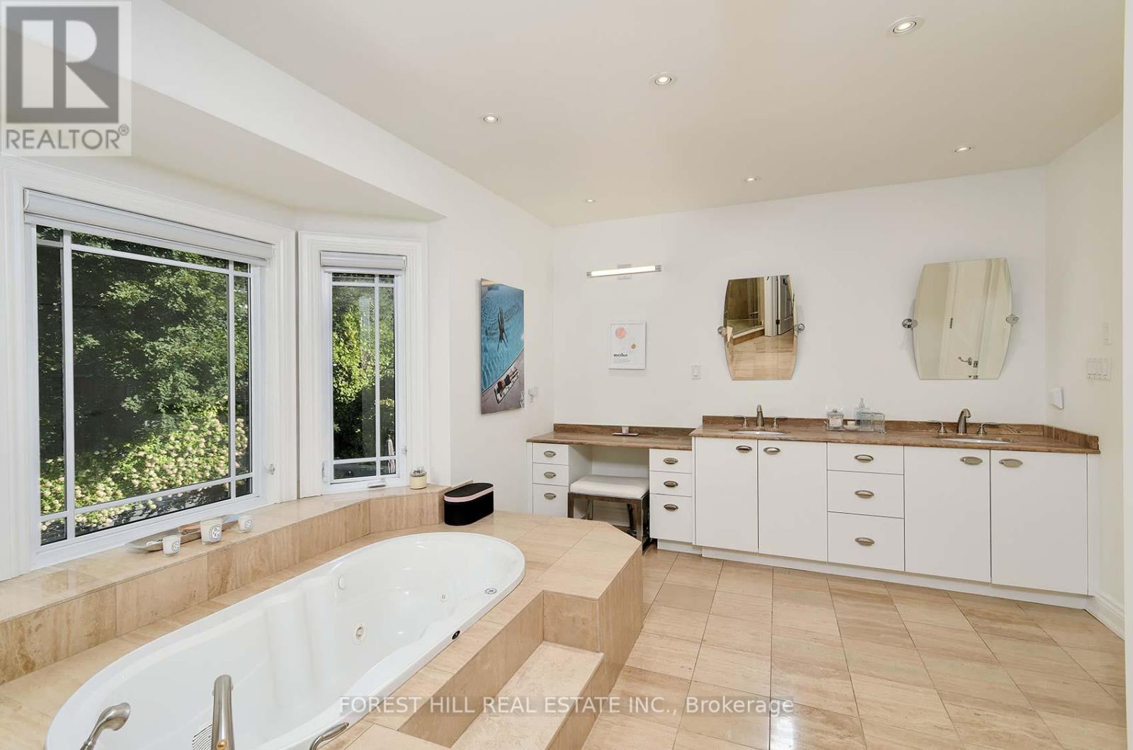 34 Forest Ridge Drive, Toronto (Forest Hill North), Ontario  M6B 1H3 - Photo 23 - C12447211