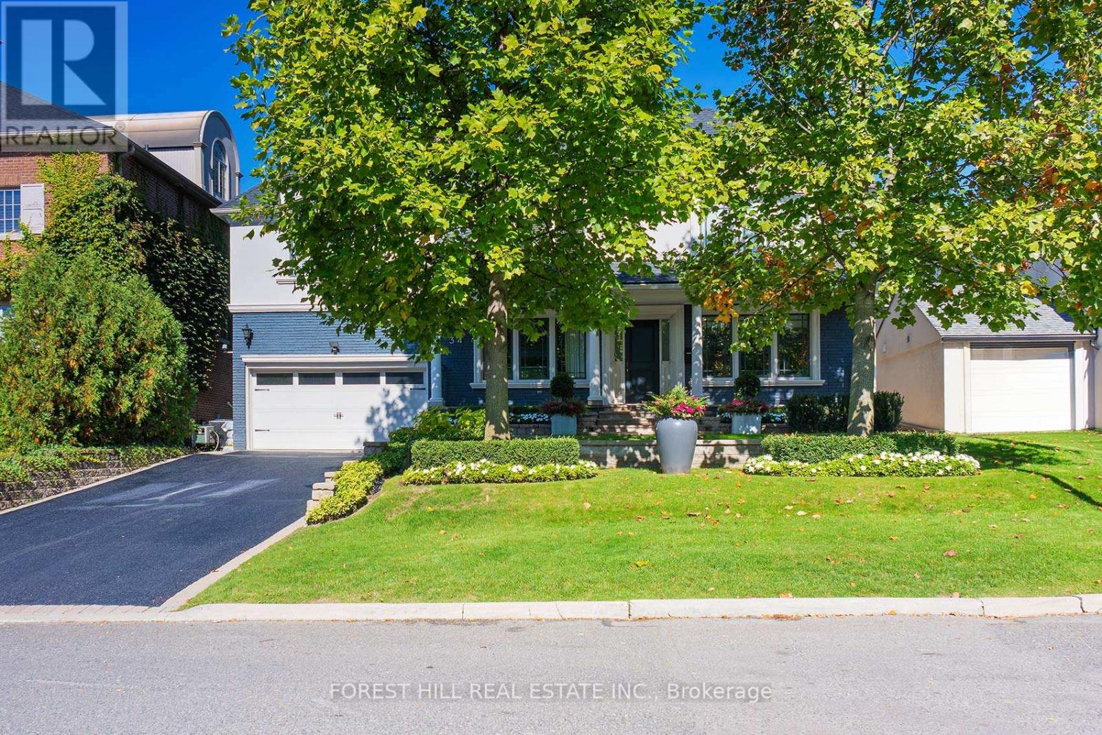 34 Forest Ridge Drive, Toronto (Forest Hill North), Ontario  M6B 1H3 - Photo 3 - C12447211
