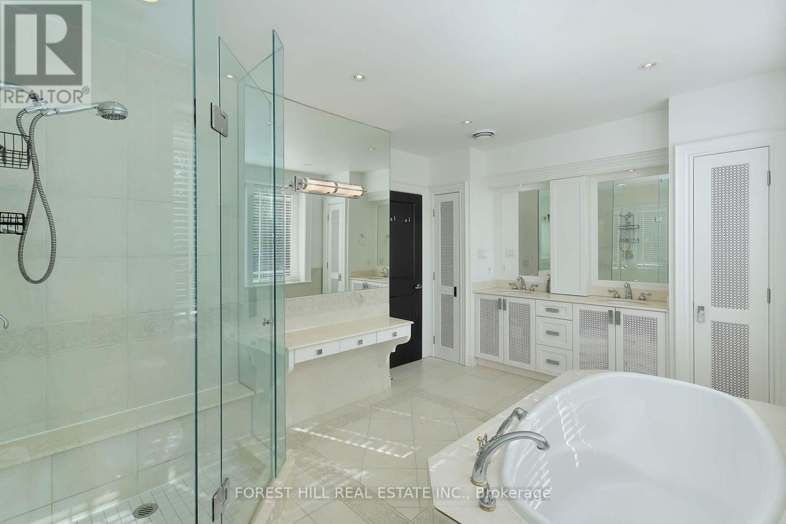 34 Forest Ridge Drive, Toronto (Forest Hill North), Ontario  M6B 1H3 - Photo 30 - C12447211