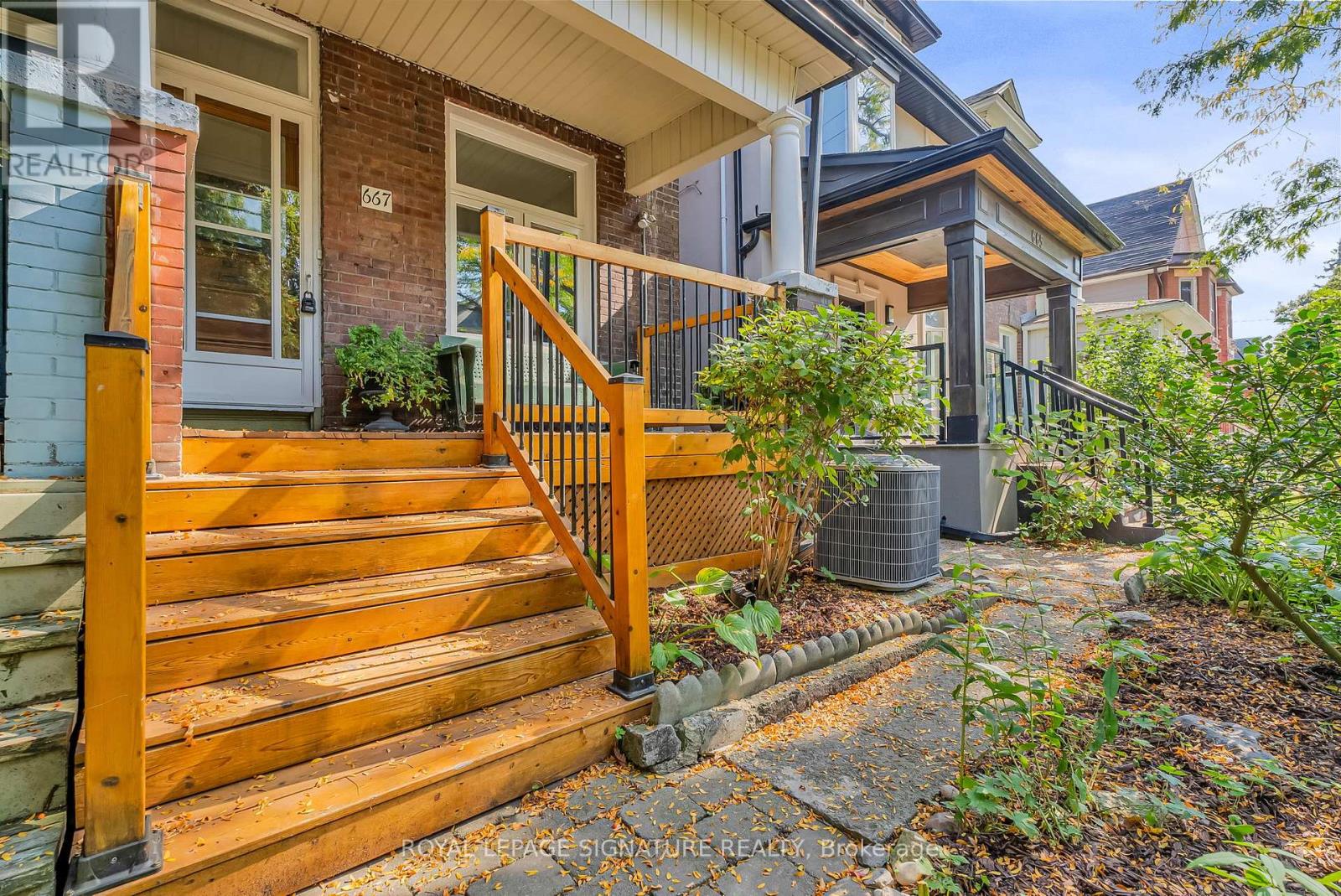 667 Shaw Street, Toronto (Palmerston-Little Italy), Ontario  M6G 3L8 - Photo 3 - C12447242
