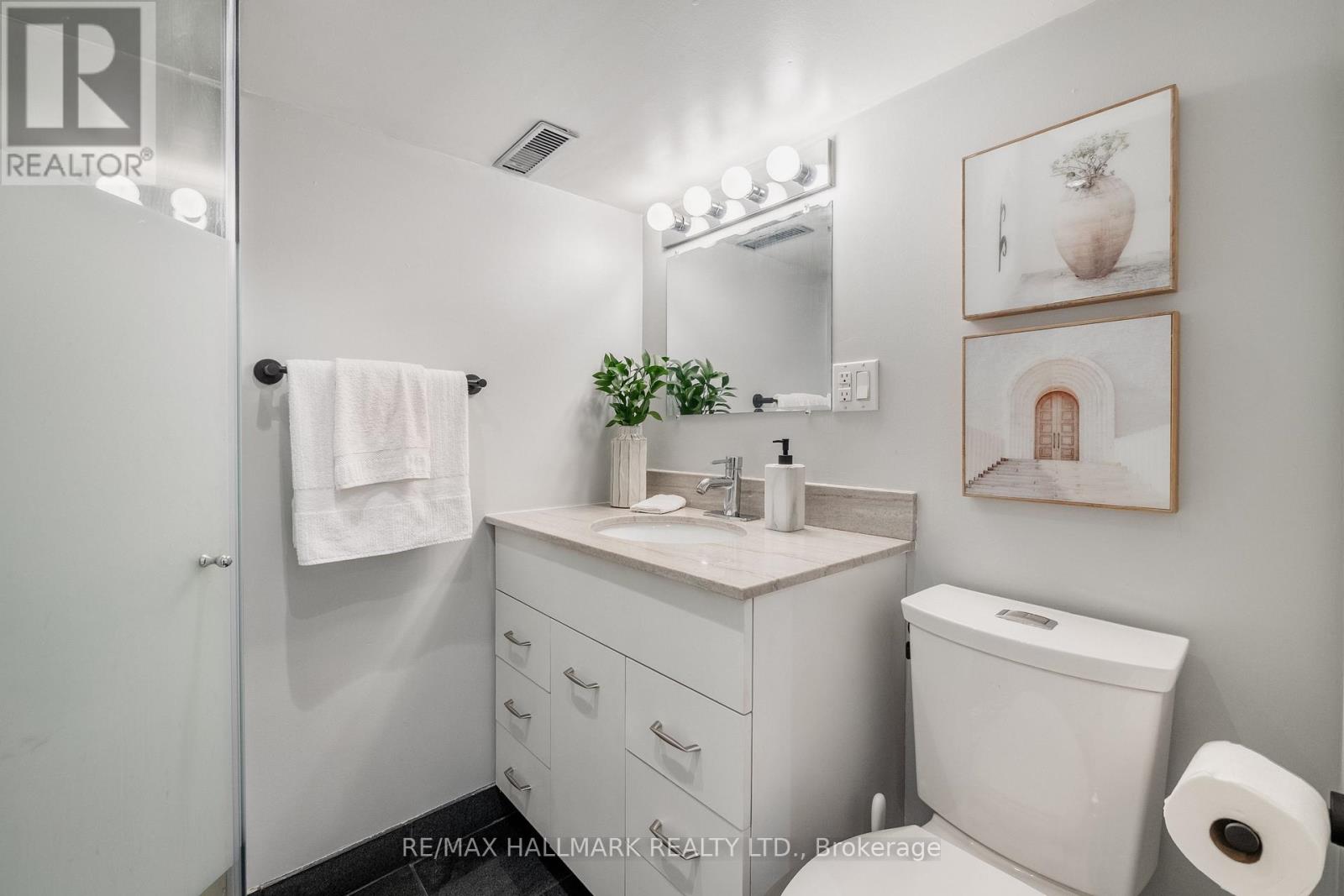 1 Heyworth Crescent, Toronto (East End-Danforth), Ontario  M4E 1T6 - Photo 26 - E12447187