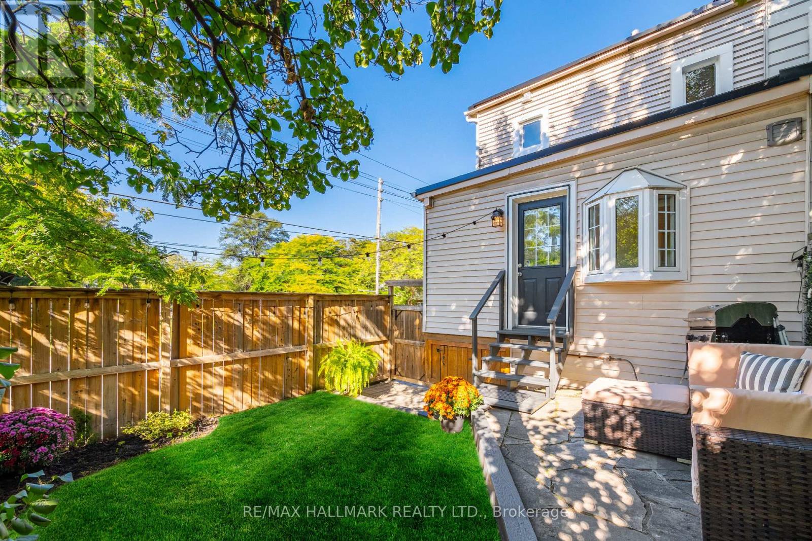 1 Heyworth Crescent, Toronto (East End-Danforth), Ontario  M4E 1T6 - Photo 32 - E12447187