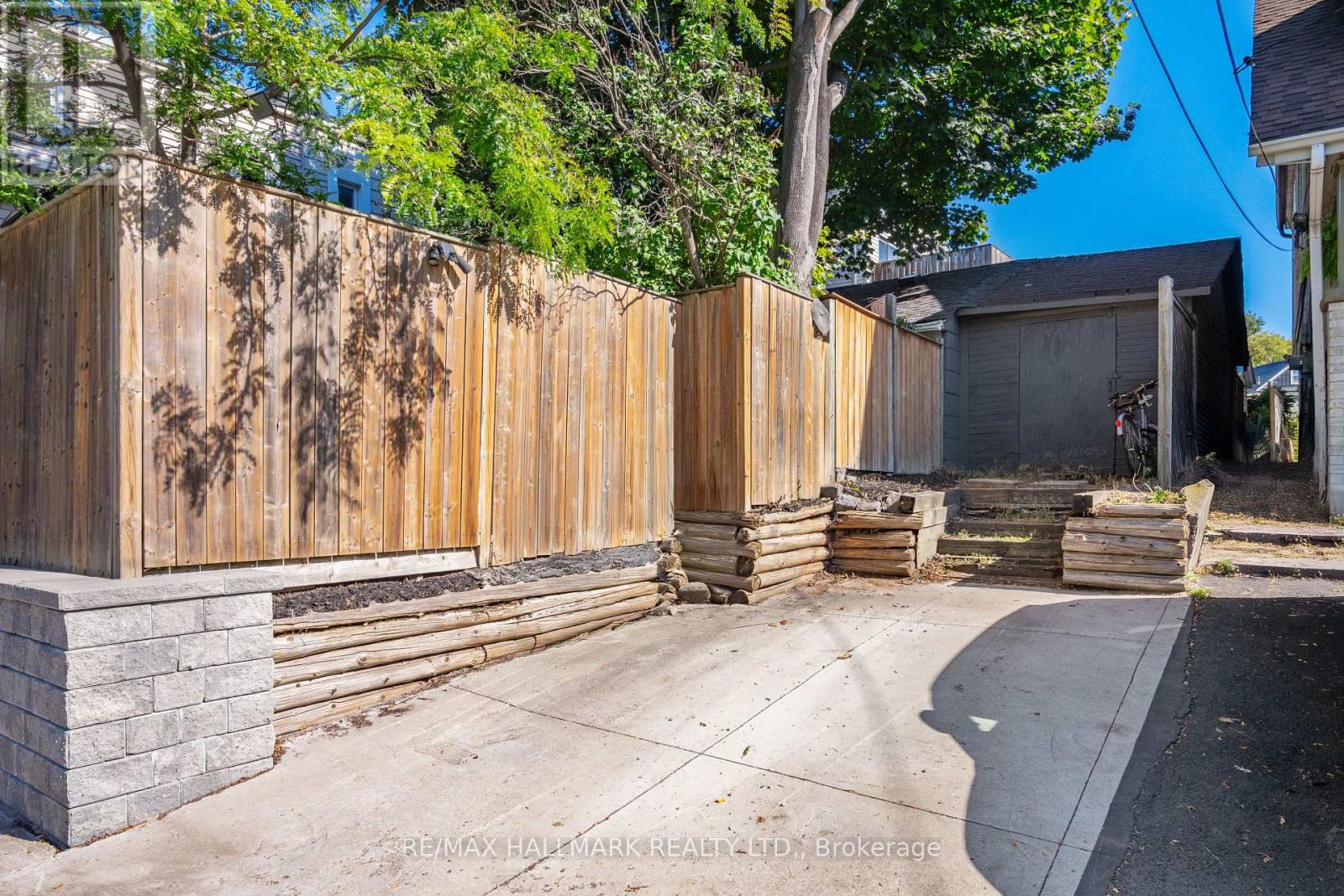 1 Heyworth Crescent, Toronto (East End-Danforth), Ontario  M4E 1T6 - Photo 33 - E12447187