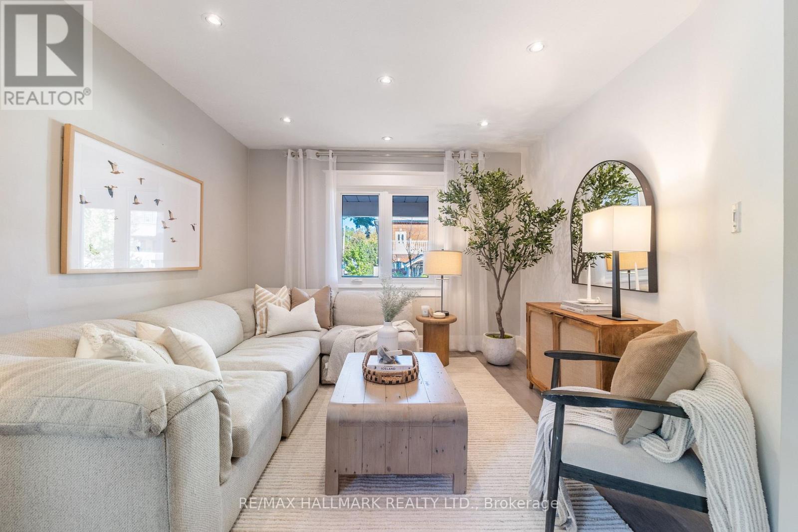 1 Heyworth Crescent, Toronto (East End-Danforth), Ontario  M4E 1T6 - Photo 4 - E12447187