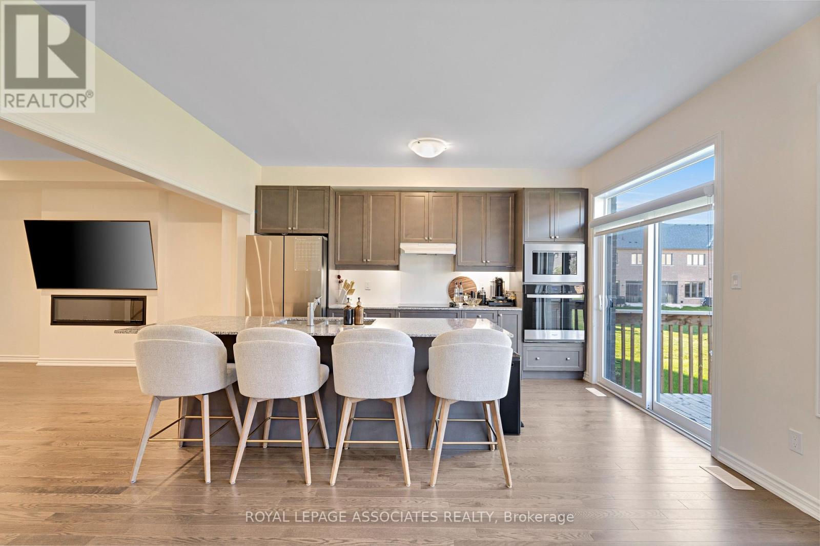 30 Mountainside Crescent, Whitby, Ontario  L1R 0P5 - Photo 7 - E12447244