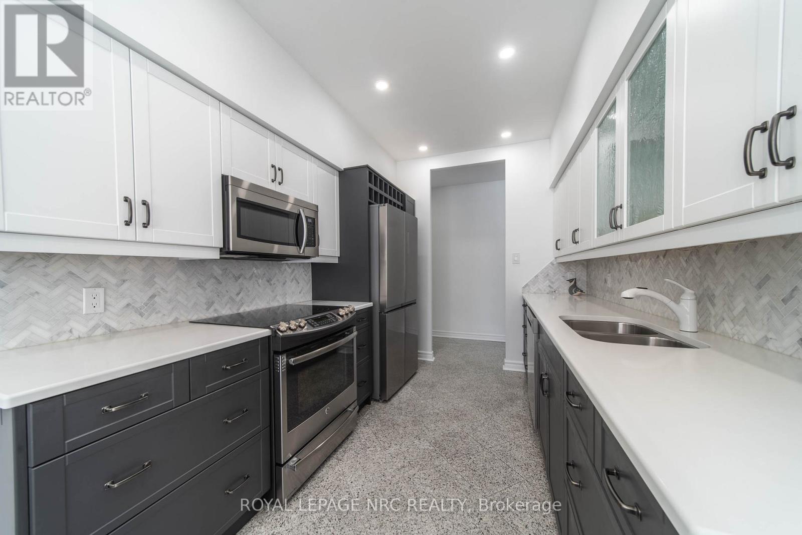 107 - 8111 Forest Glen Drive, Niagara Falls, Ontario  L2H 2Y7 - Photo 5 - X12447306