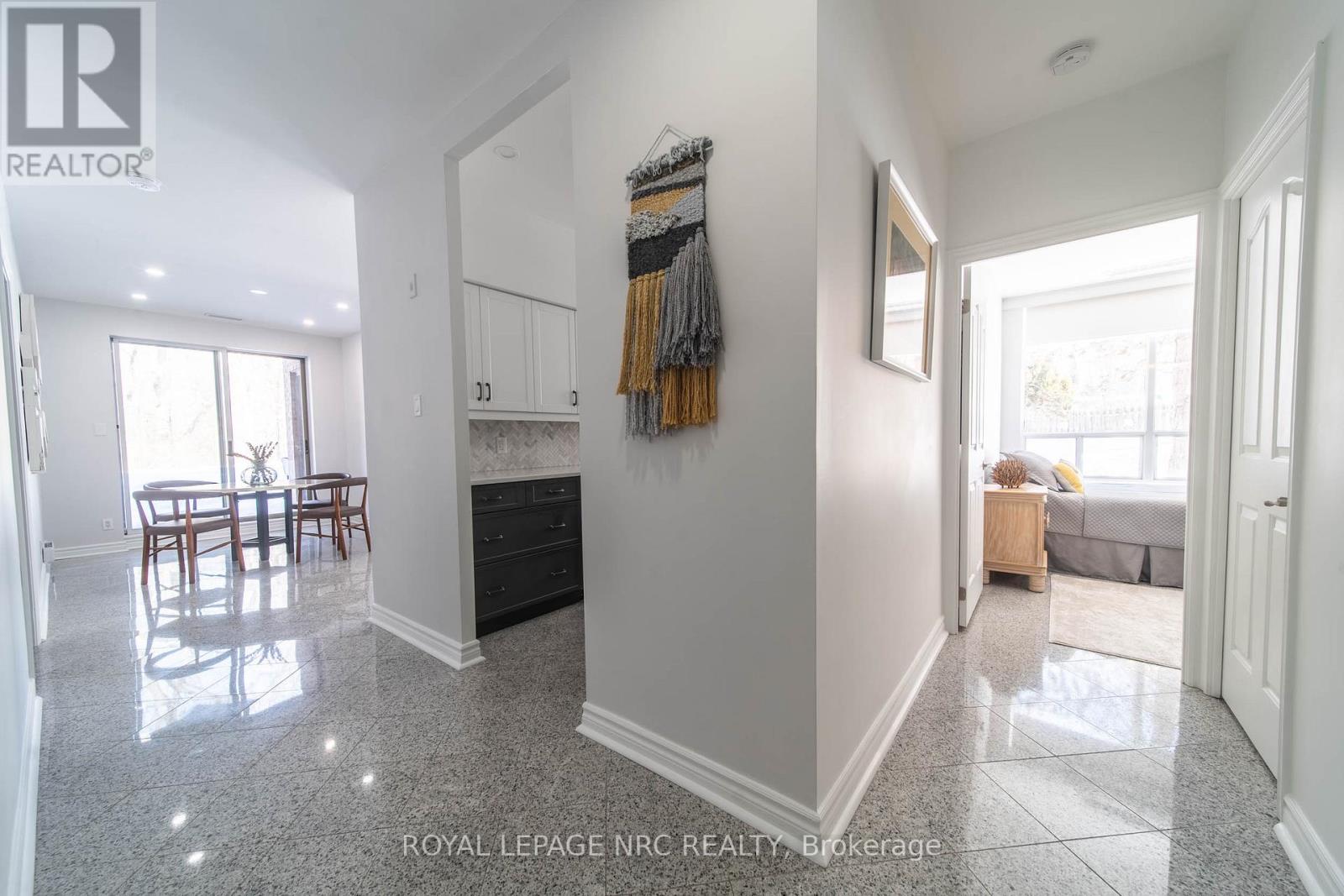 107 - 8111 Forest Glen Drive, Niagara Falls, Ontario  L2H 2Y7 - Photo 9 - X12447306