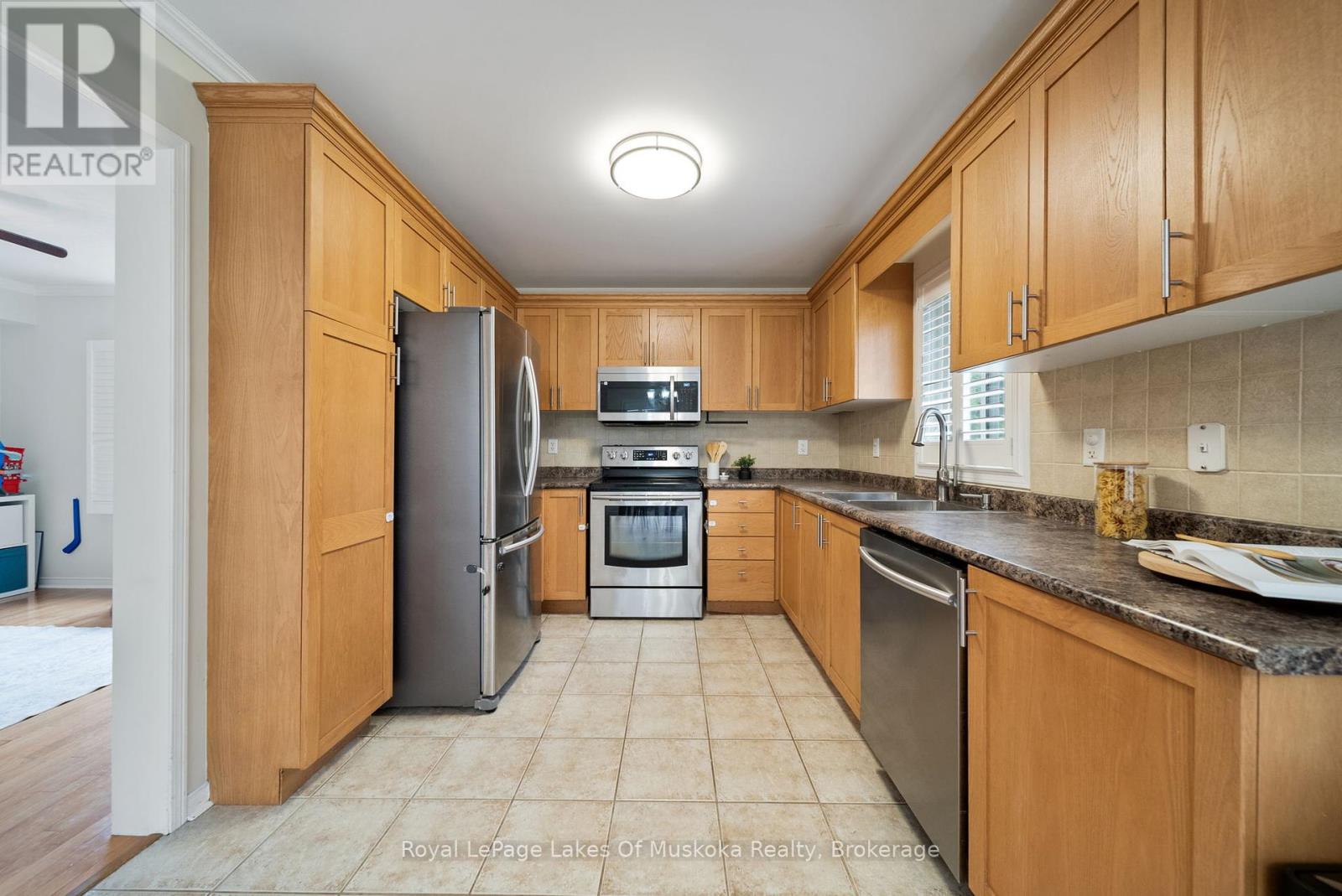 37 Vanessa Drive, Orillia, Ontario  L3V 7X2 - Photo 12 - S12447267