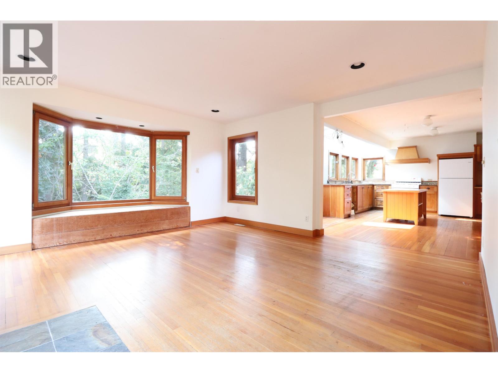 5808 Portland Street, Burnaby, British Columbia  V5J 2R8 - Photo 4 - R3030681