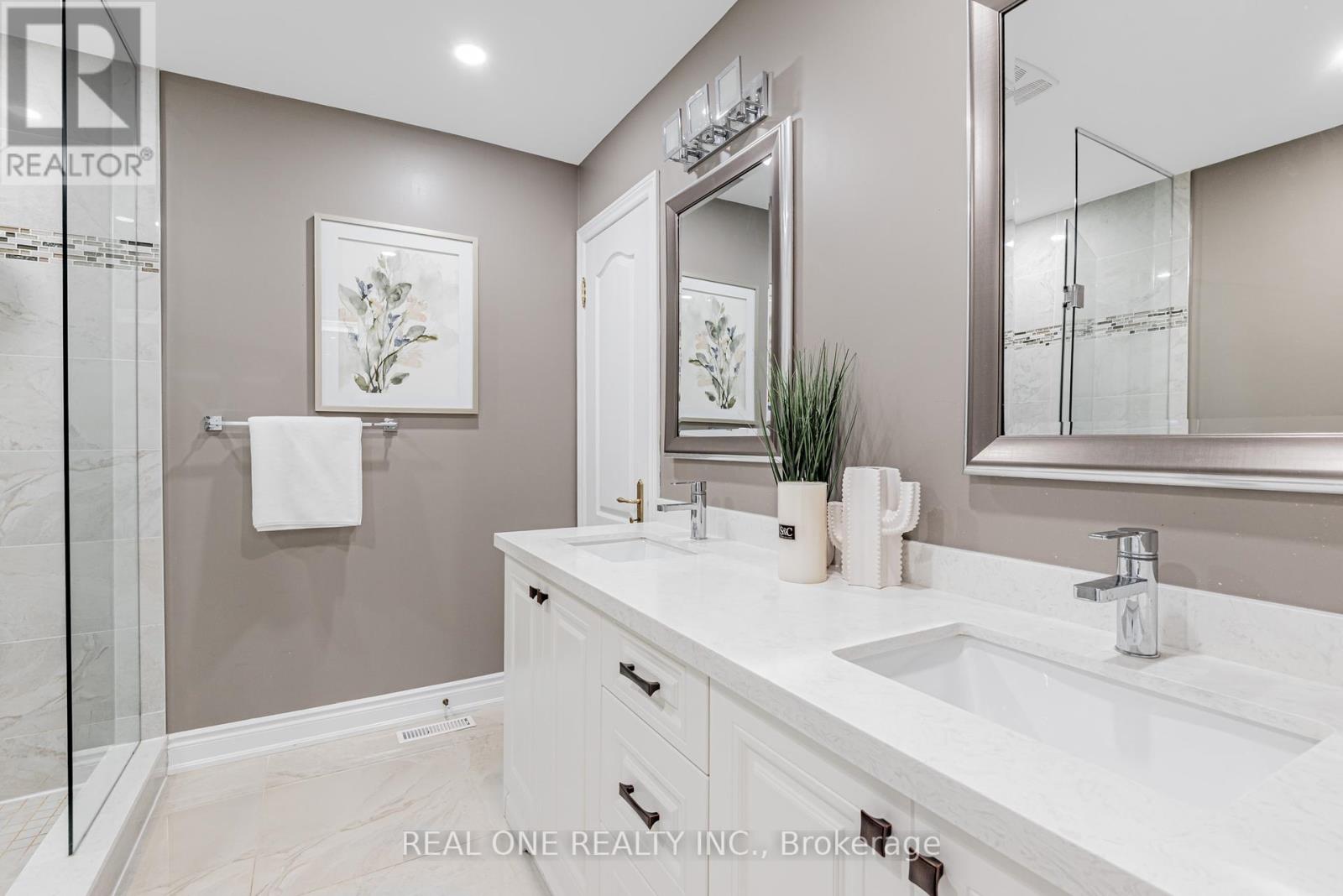 72 Cassandra Crescent, Richmond Hill (Bayview Hill), Ontario  L4B 4A1 - Photo 44 - N12447092