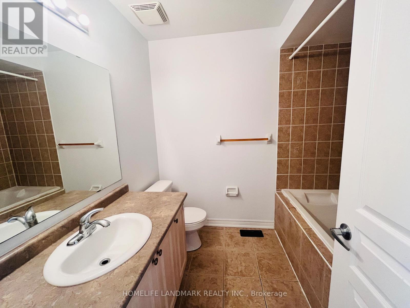 27 Thistle Avenue, Richmond Hill, Ontario  L4E 0B6 - Photo 11 - N12447128