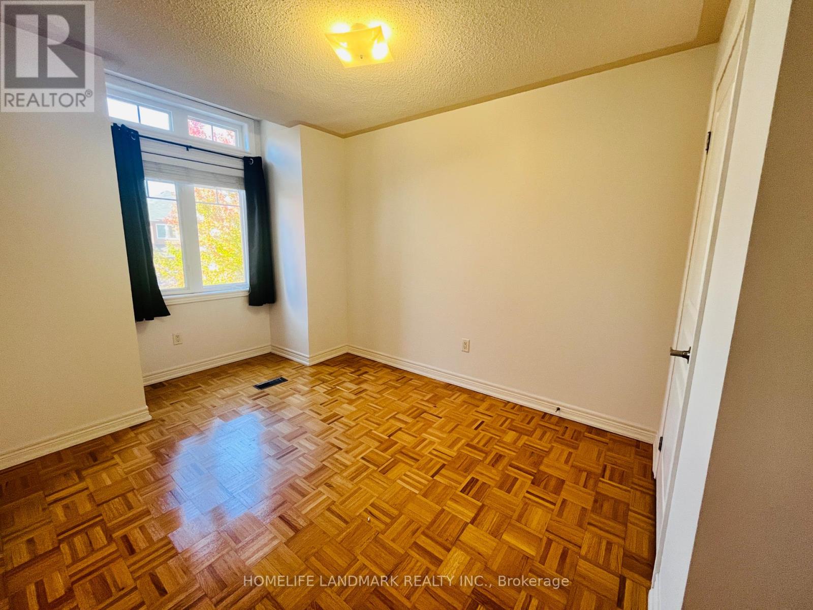 27 Thistle Avenue, Richmond Hill, Ontario  L4E 0B6 - Photo 12 - N12447128