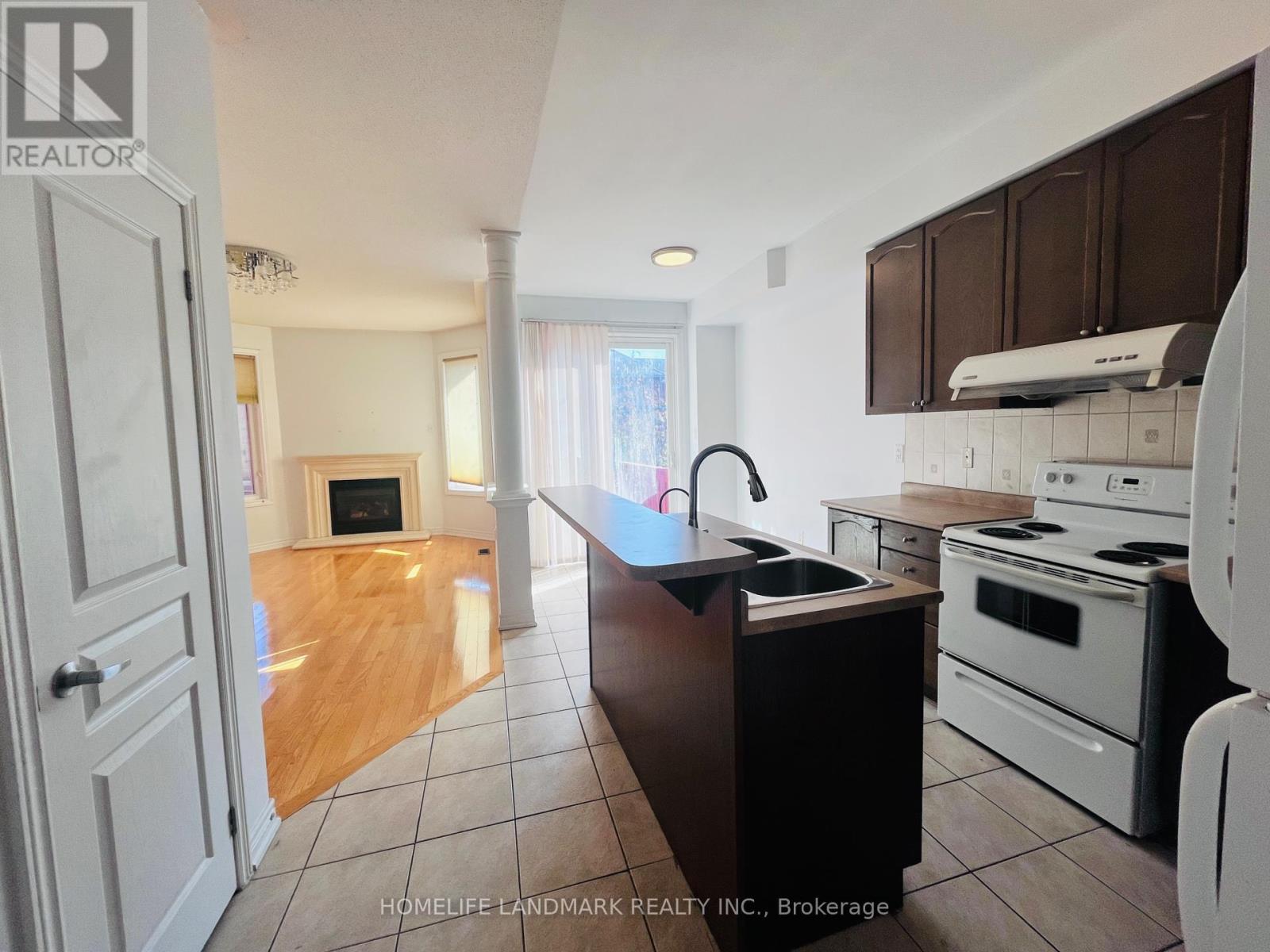 27 Thistle Avenue, Richmond Hill, Ontario  L4E 0B6 - Photo 3 - N12447128