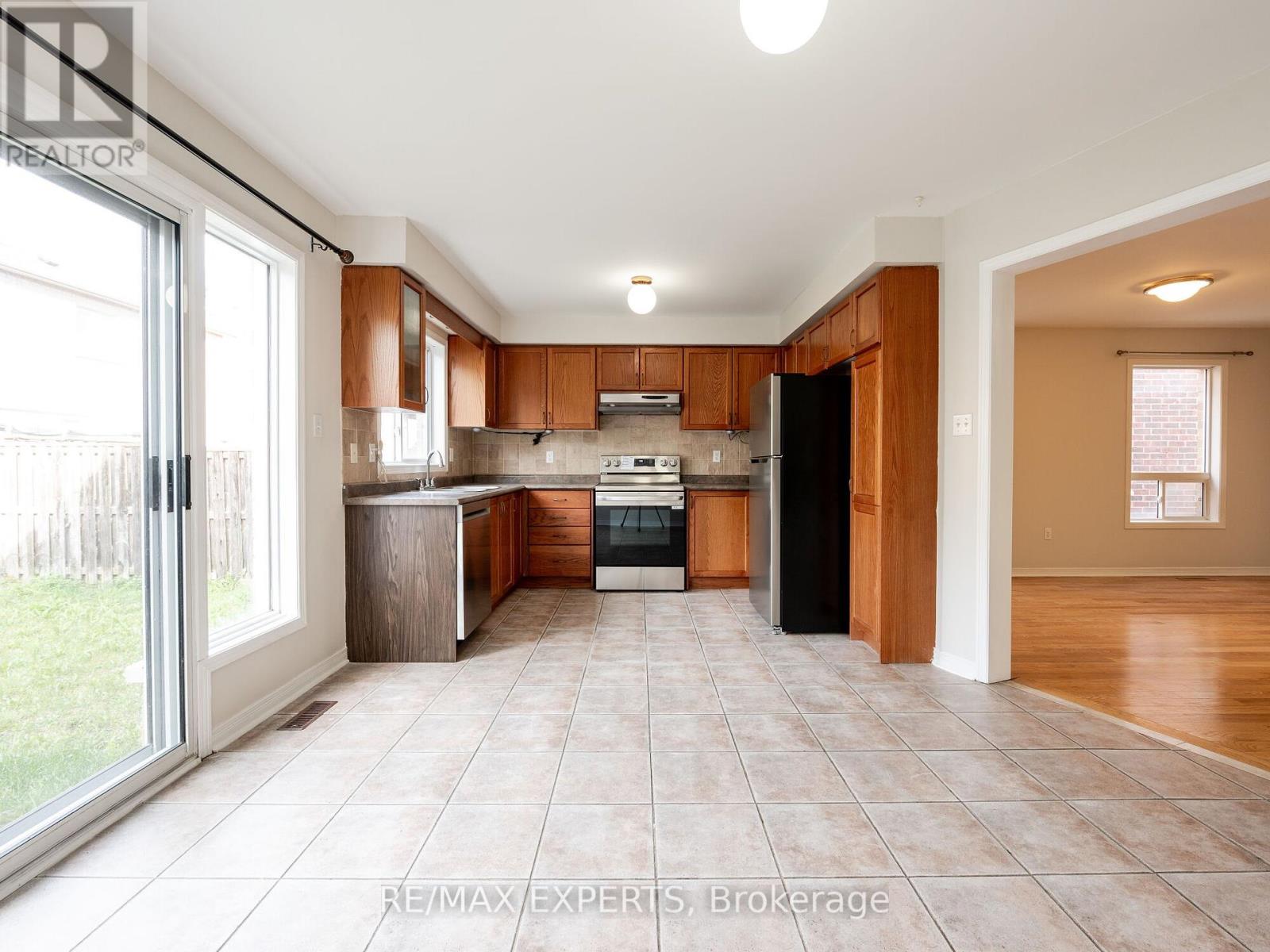 48 Dylan Street, Vaughan, Ontario  L4H 2X5 - Photo 10 - N12447144
