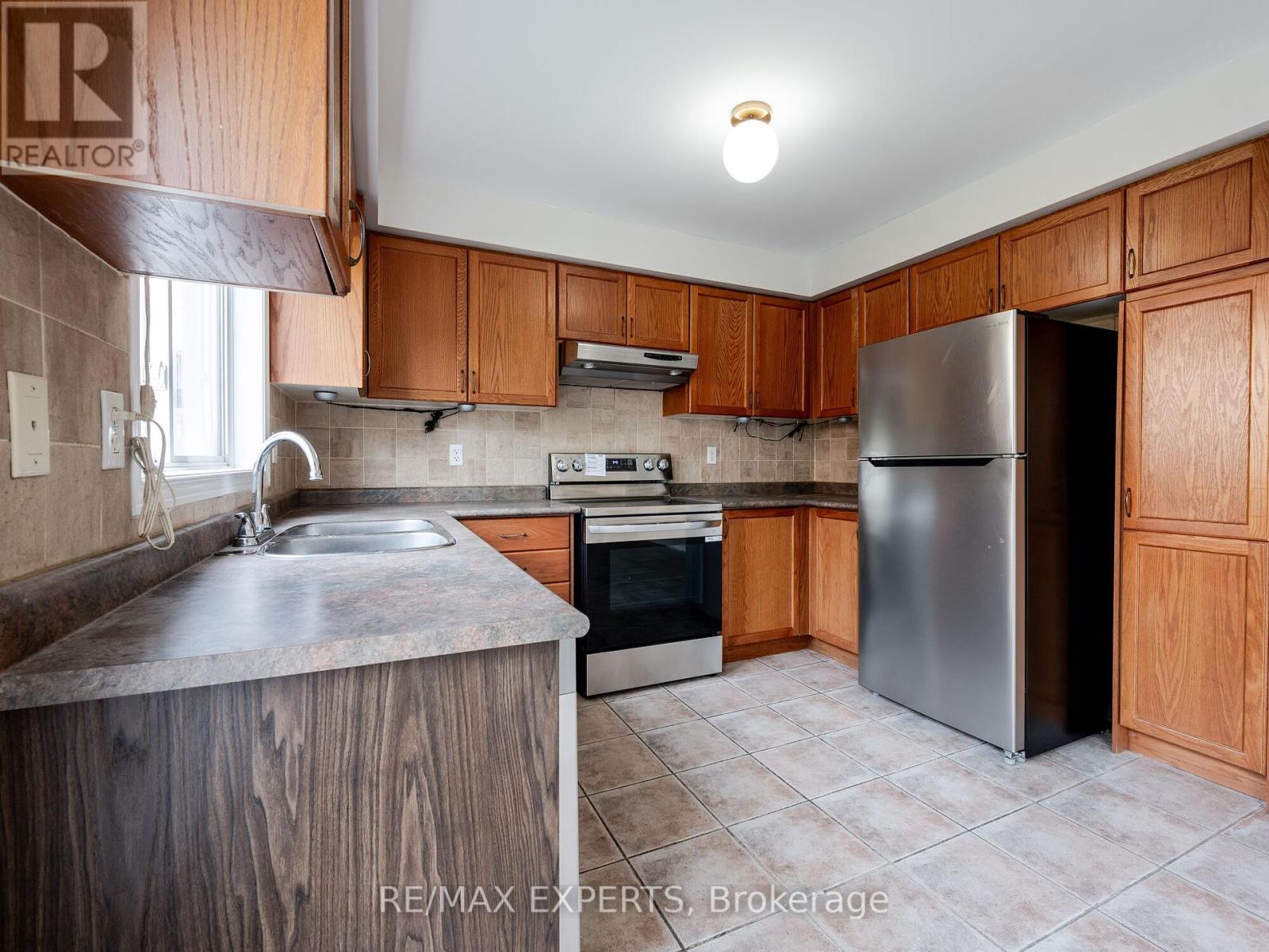 48 Dylan Street, Vaughan, Ontario  L4H 2X5 - Photo 11 - N12447144