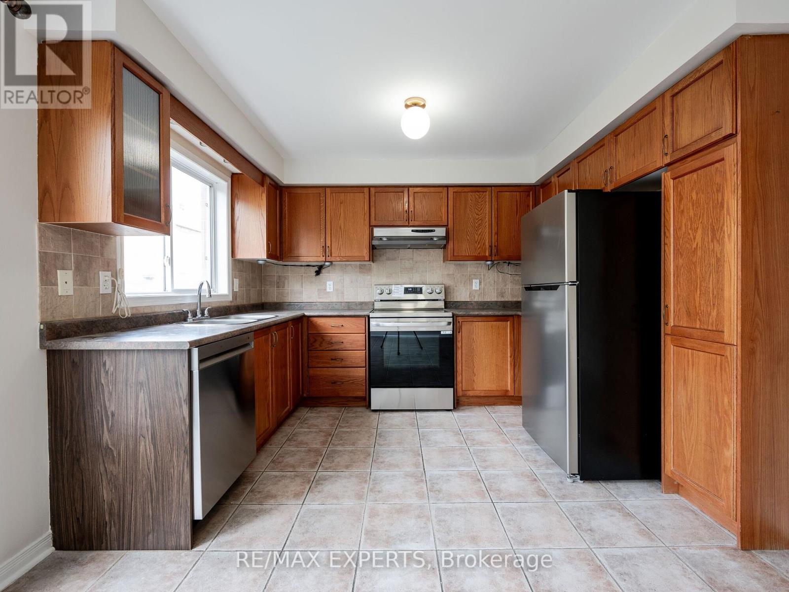 48 Dylan Street, Vaughan, Ontario  L4H 2X5 - Photo 12 - N12447144