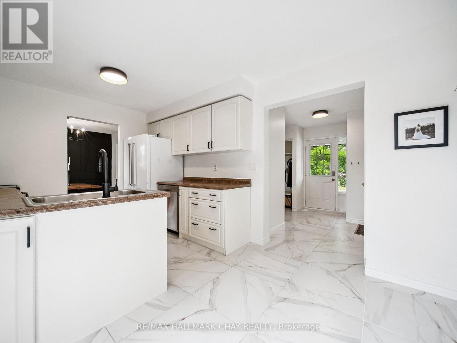 8 Darren Drive, Essa (Angus), Ontario  L0M 1B0 - Photo 22 - N12447175