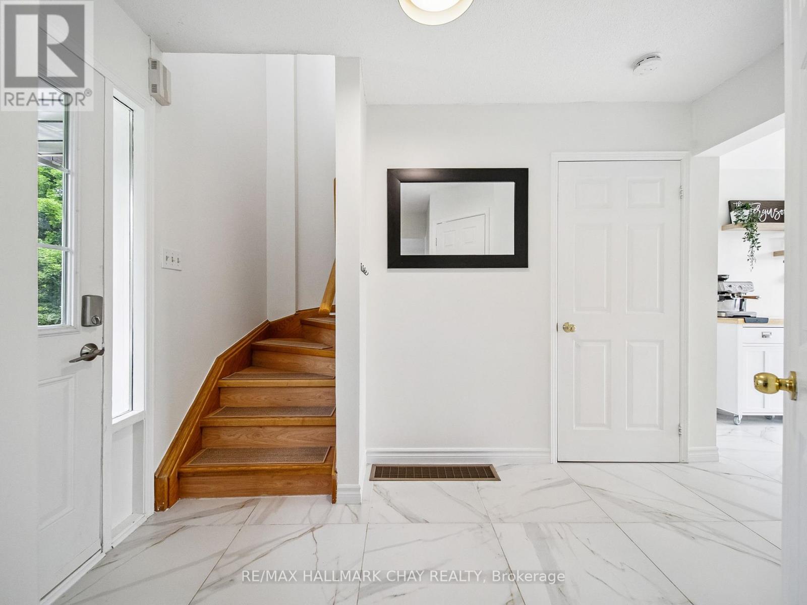 8 Darren Drive, Essa (Angus), Ontario  L0M 1B0 - Photo 6 - N12447175