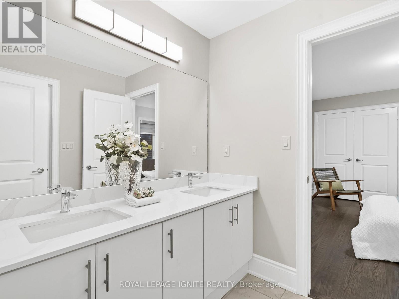 32 Lewis Avenue, Bradford West Gwillimbury (Bradford), Ontario  L3Z 0W9 - Photo 36 - N12447258