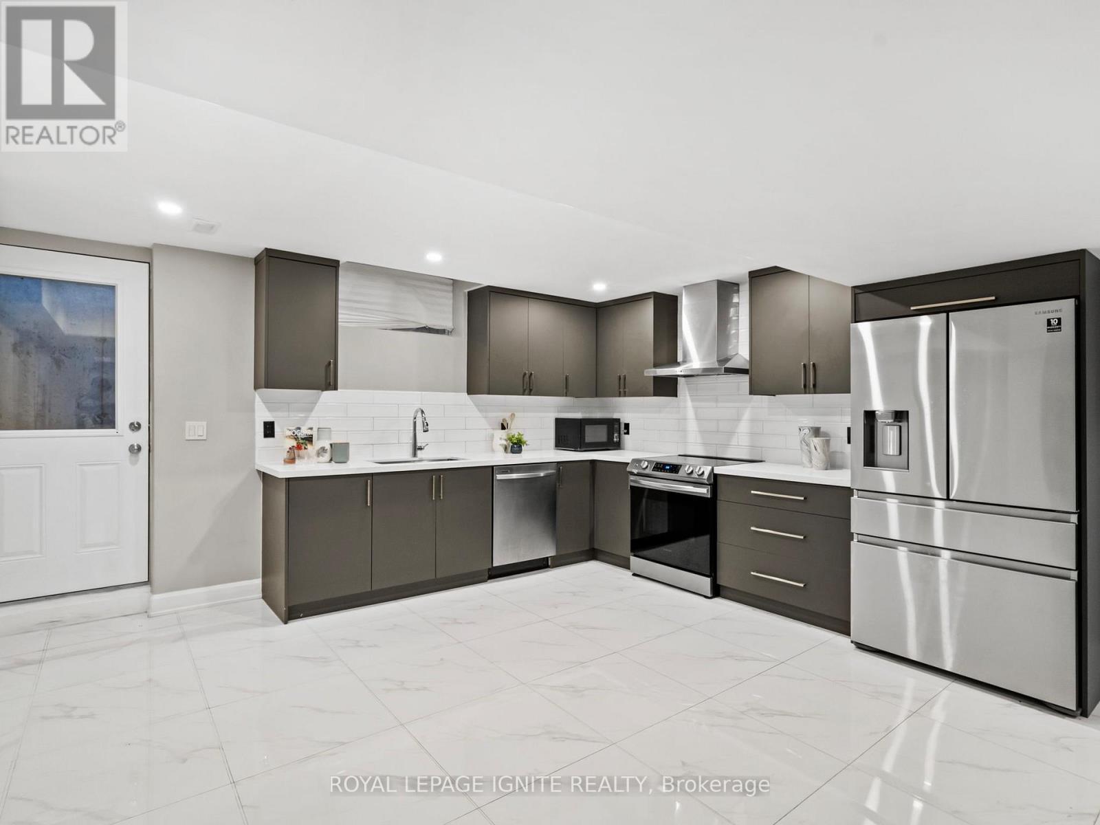 32 Lewis Avenue, Bradford West Gwillimbury (Bradford), Ontario  L3Z 0W9 - Photo 39 - N12447258