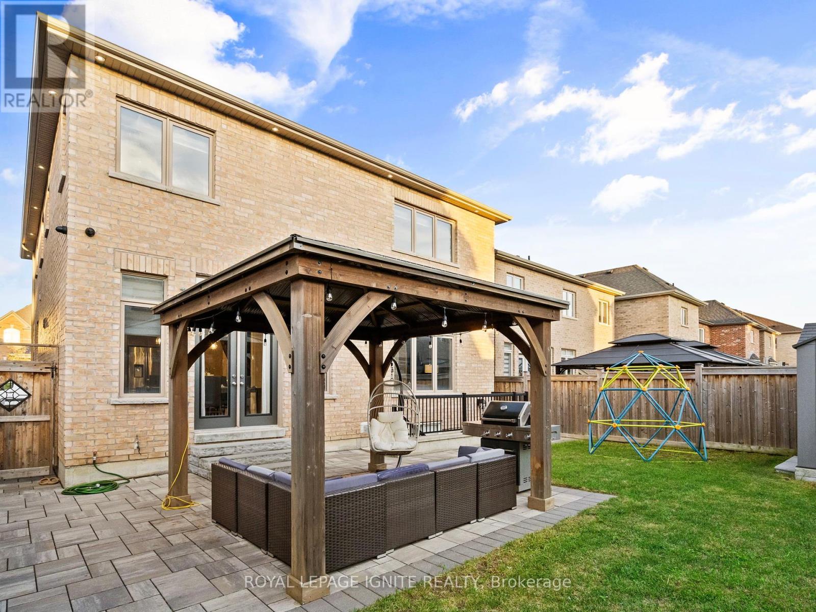 32 Lewis Avenue, Bradford West Gwillimbury (Bradford), Ontario  L3Z 0W9 - Photo 50 - N12447258