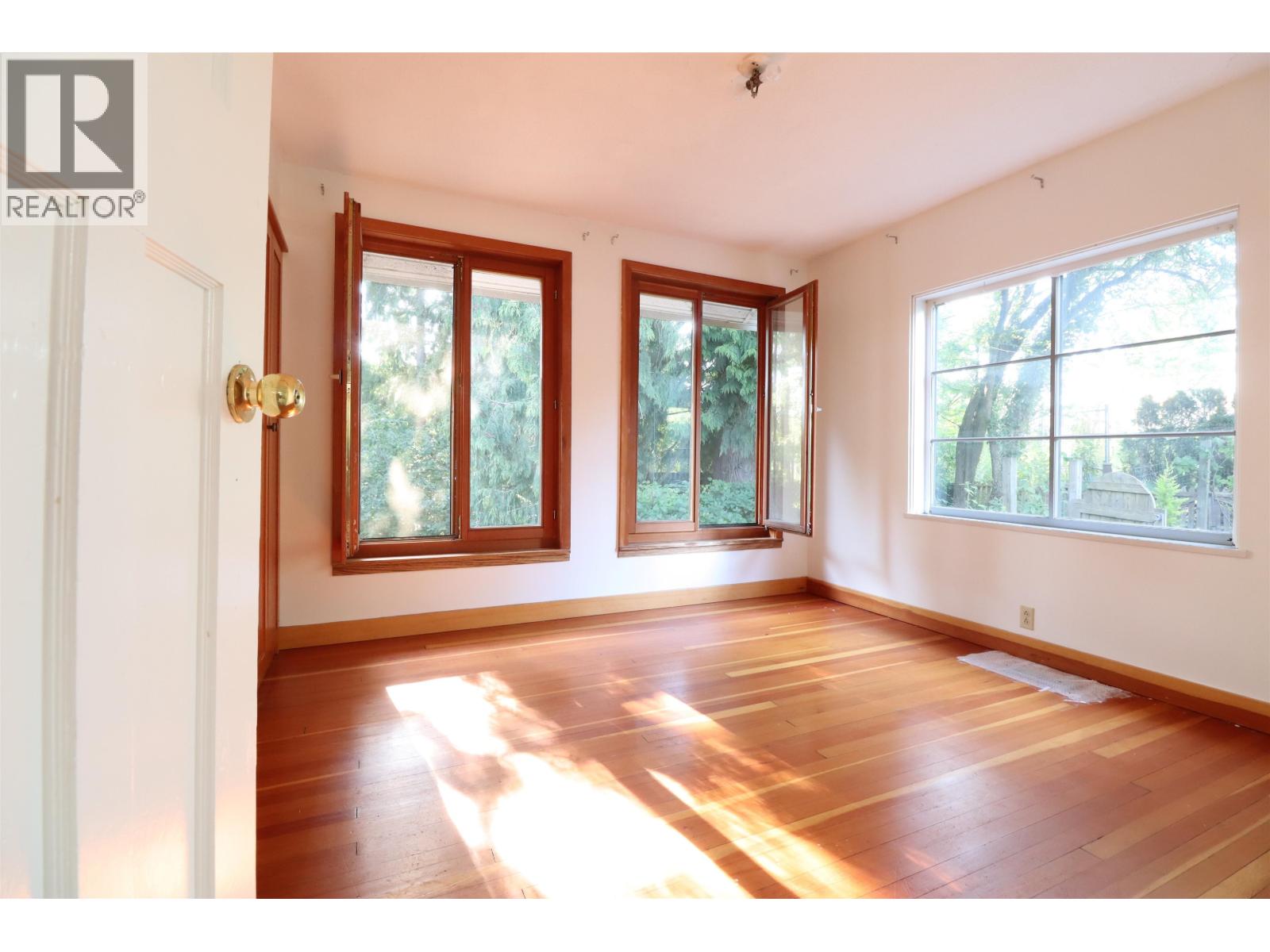 5808 Portland Street, Burnaby, British Columbia  V5J 2R8 - Photo 11 - R3030681