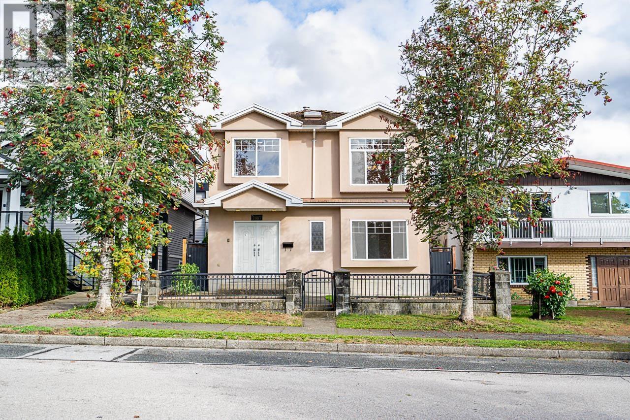 2887 E GEORGIA STREET, Vancouver, British Columbia