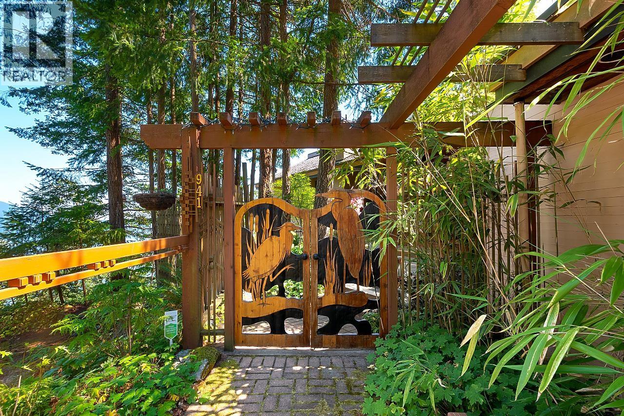 941 Valhalla Place, Bowen Island, British Columbia  V0N 1G2 - Photo 3 - R3055590