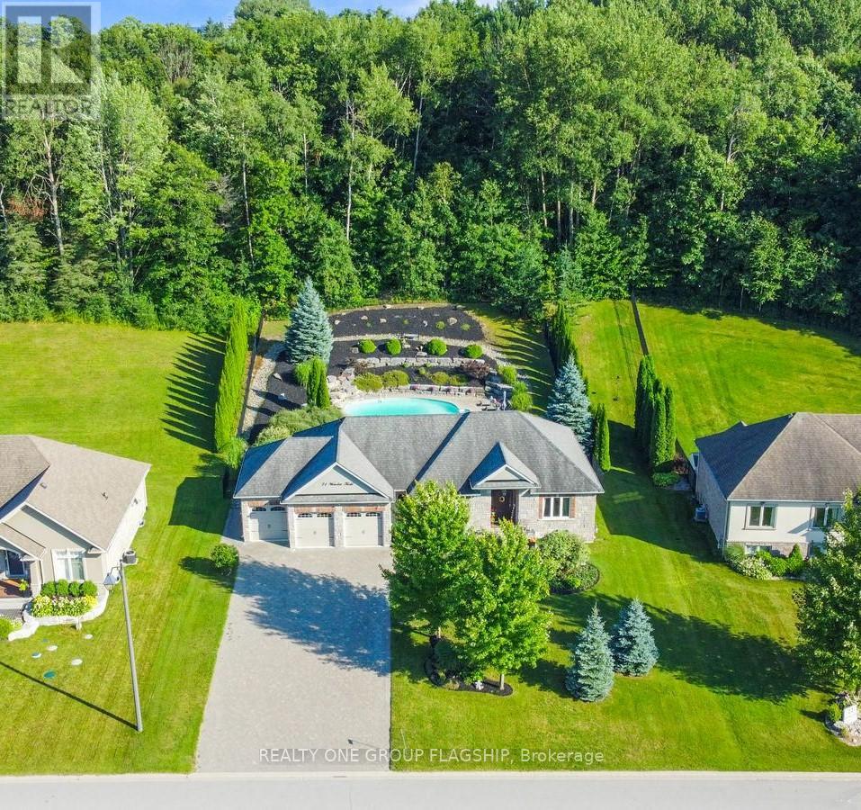 24 Wendat Trail, Springwater (Midhurst), Ontario  L4M 6T4 - Photo 1 - S12447115