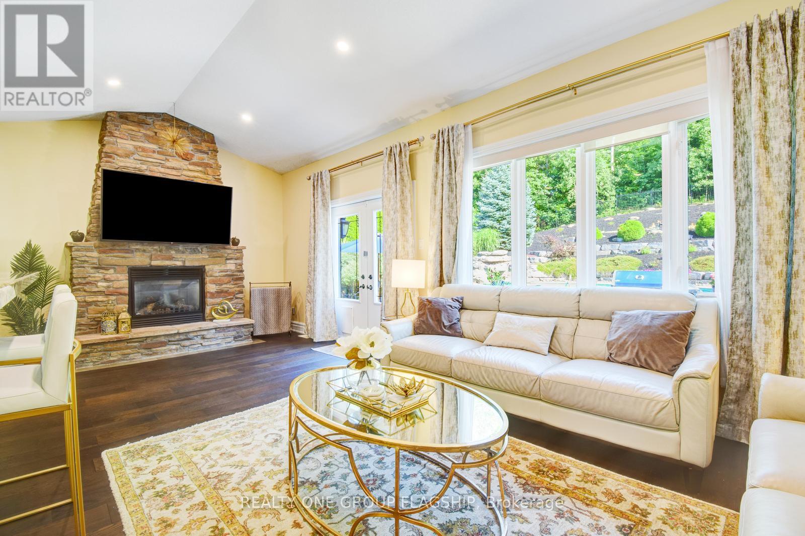 24 Wendat Trail, Springwater (Midhurst), Ontario  L4M 6T4 - Photo 11 - S12447115