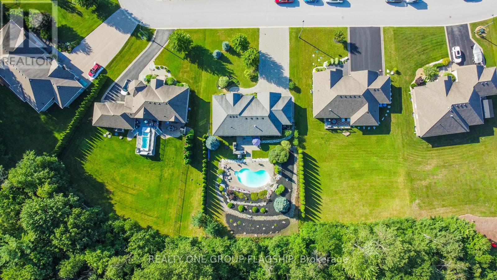 24 Wendat Trail, Springwater (Midhurst), Ontario  L4M 6T4 - Photo 2 - S12447115