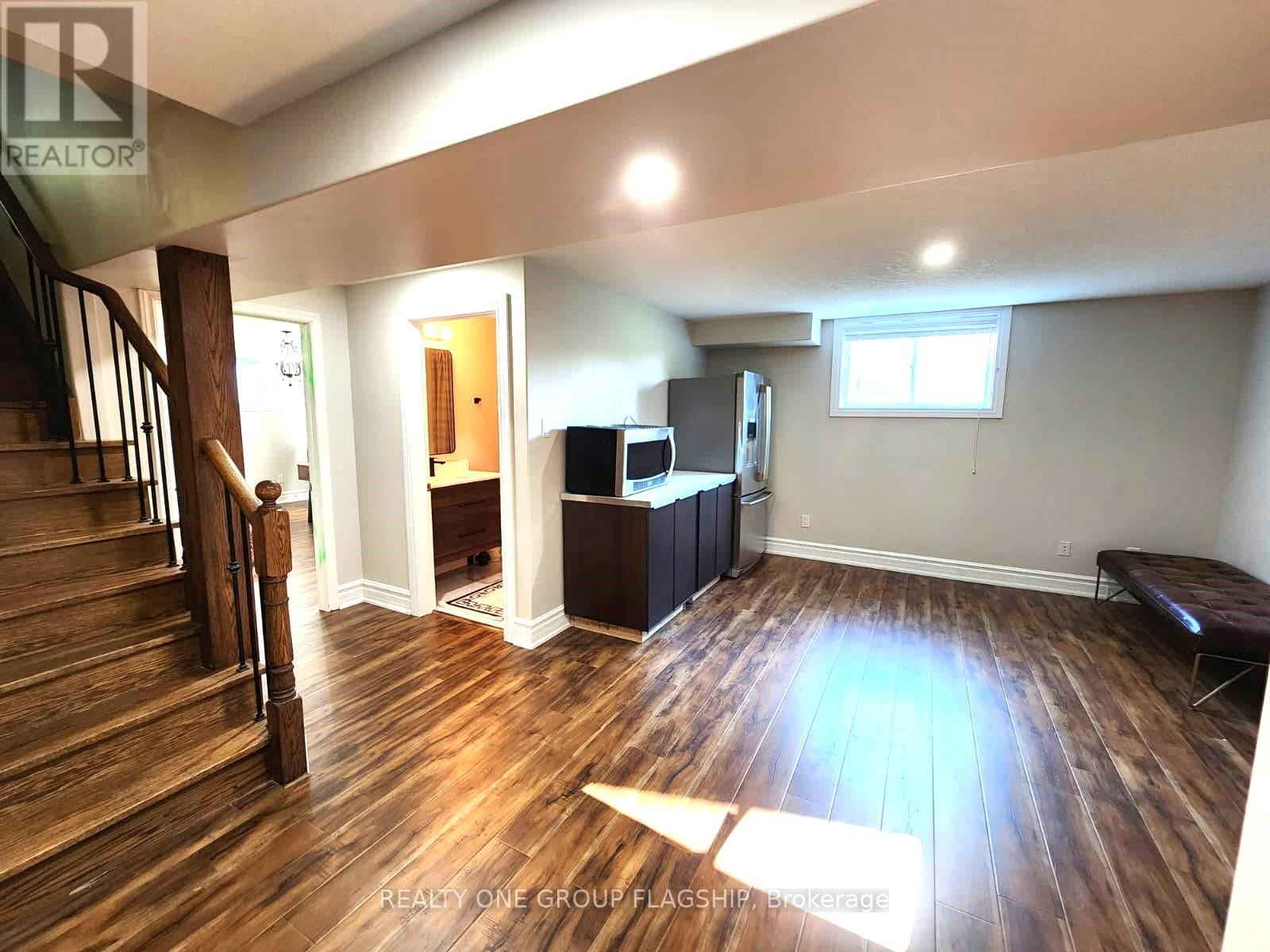24 Wendat Trail, Springwater (Midhurst), Ontario  L4M 6T4 - Photo 21 - S12447115