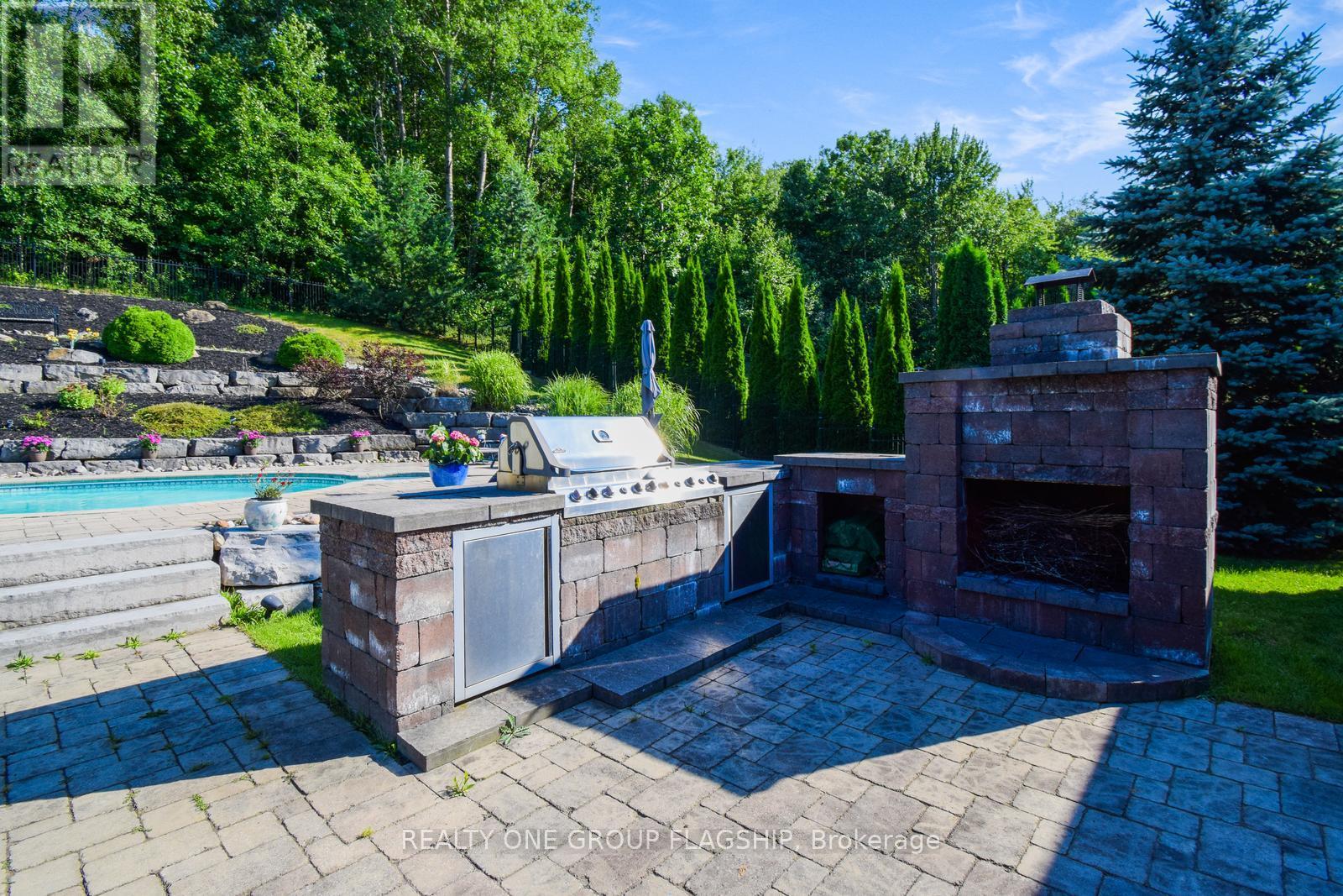 24 Wendat Trail, Springwater (Midhurst), Ontario  L4M 6T4 - Photo 27 - S12447115
