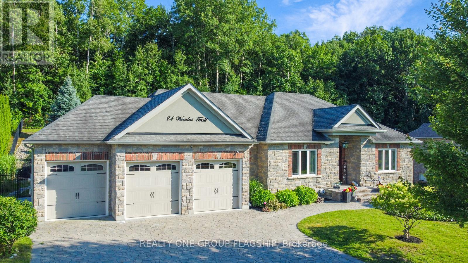 24 Wendat Trail, Springwater (Midhurst), Ontario  L4M 6T4 - Photo 3 - S12447115