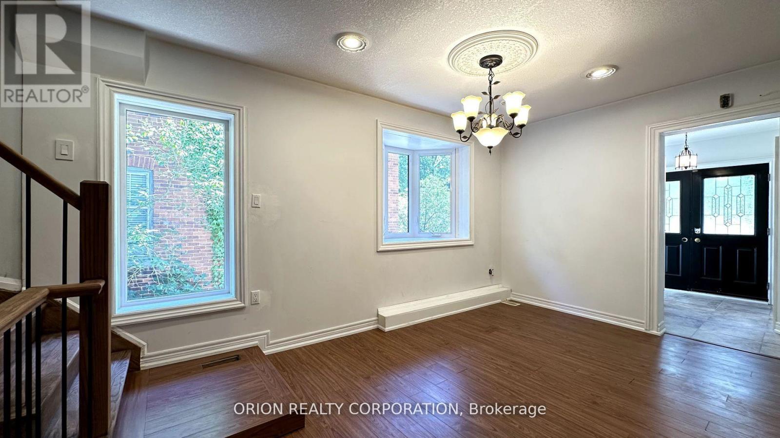 20 Holgate Street, Barrie (Allandale), Ontario  L4N 2T5 - Photo 11 - S12447117