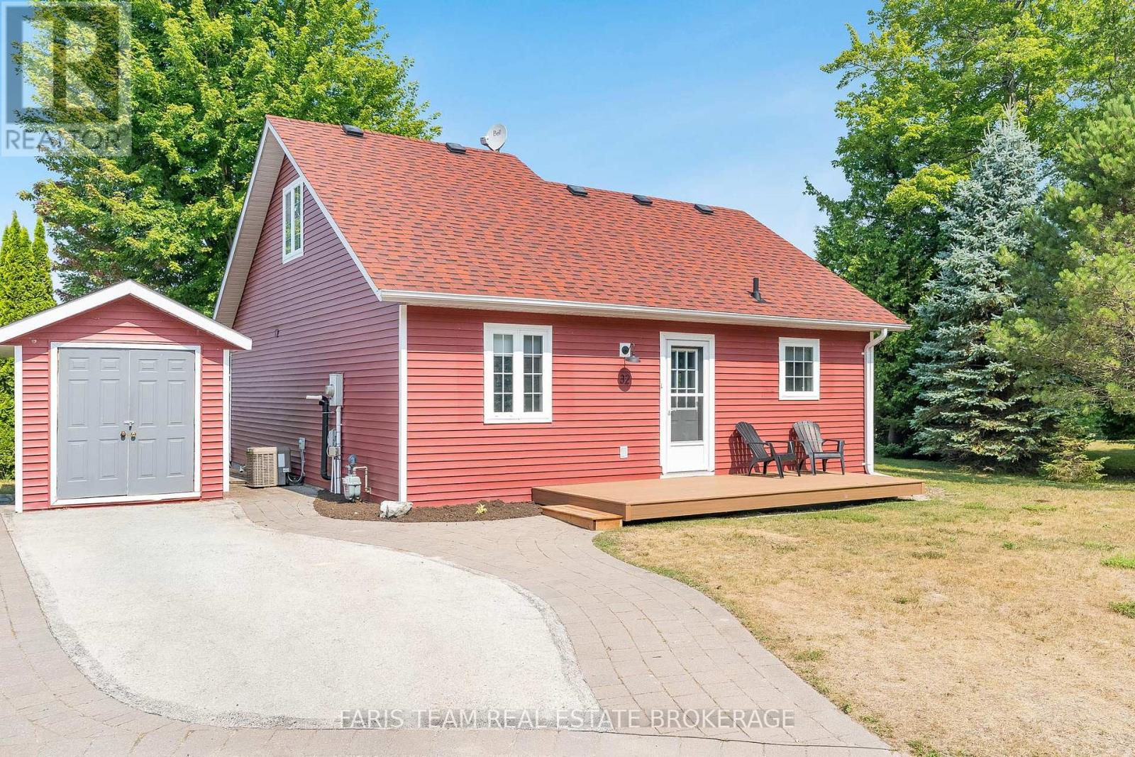 32 Algonquin Trail, Wasaga Beach, Ontario  L9Z 1X7 - Photo 2 - S12447123