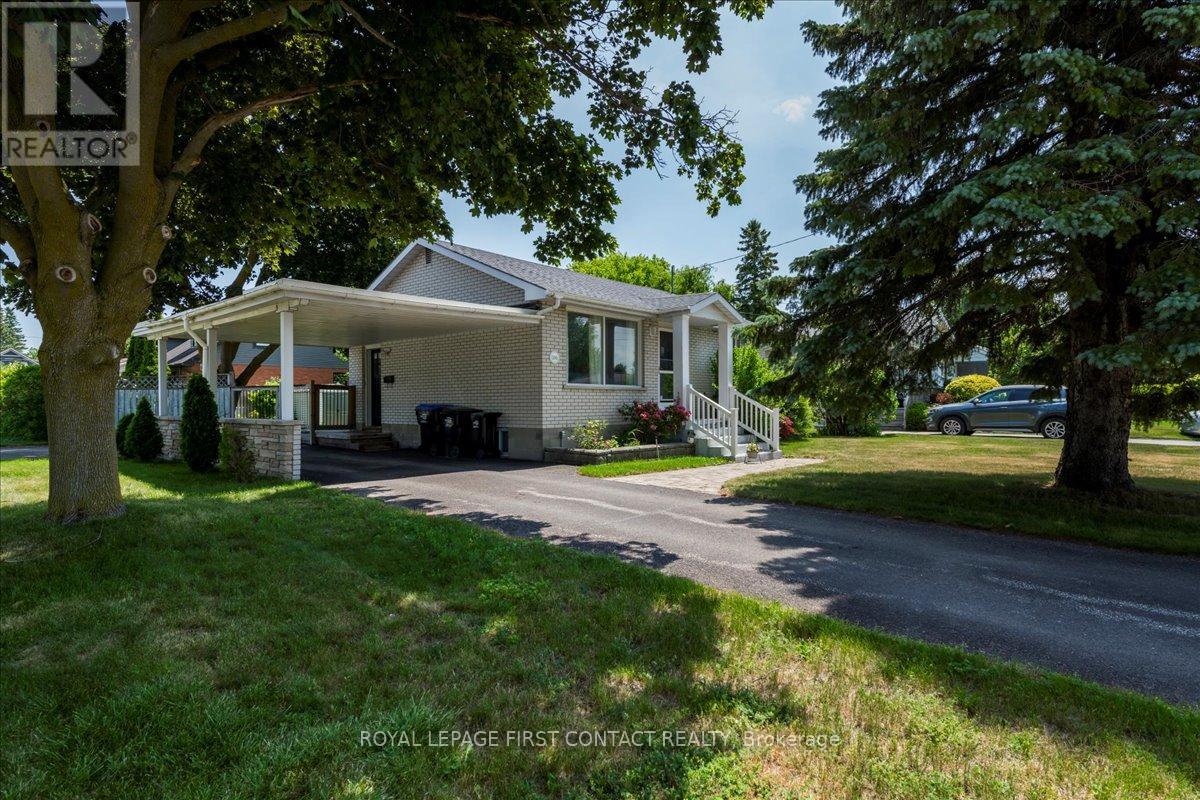 591 Oak Street, Collingwood, Ontario  L9Y 2Z2 - Photo 1 - S12447140