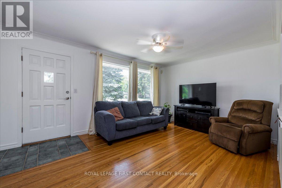 591 Oak Street, Collingwood, Ontario  L9Y 2Z2 - Photo 4 - S12447140