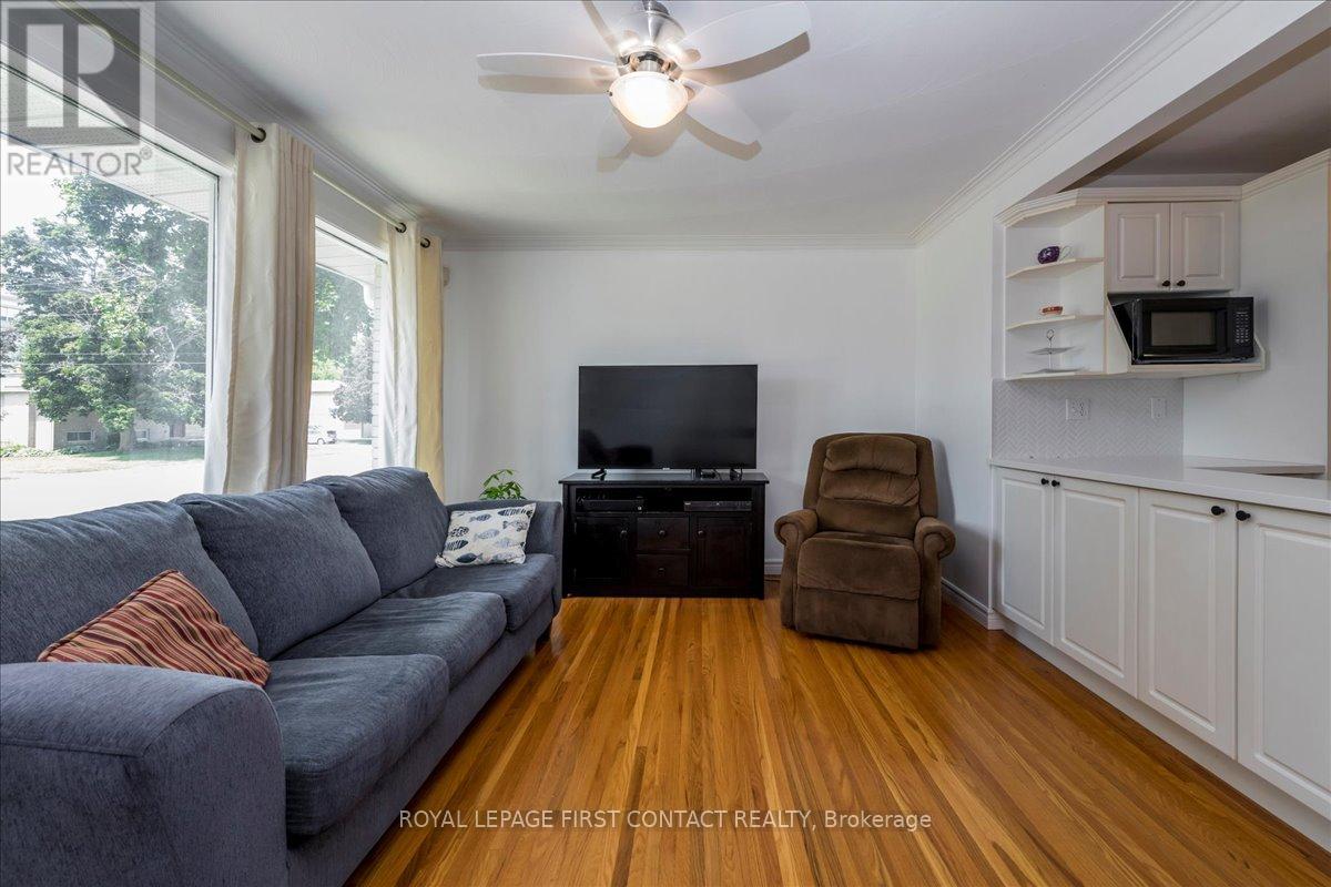 591 Oak Street, Collingwood, Ontario  L9Y 2Z2 - Photo 5 - S12447140