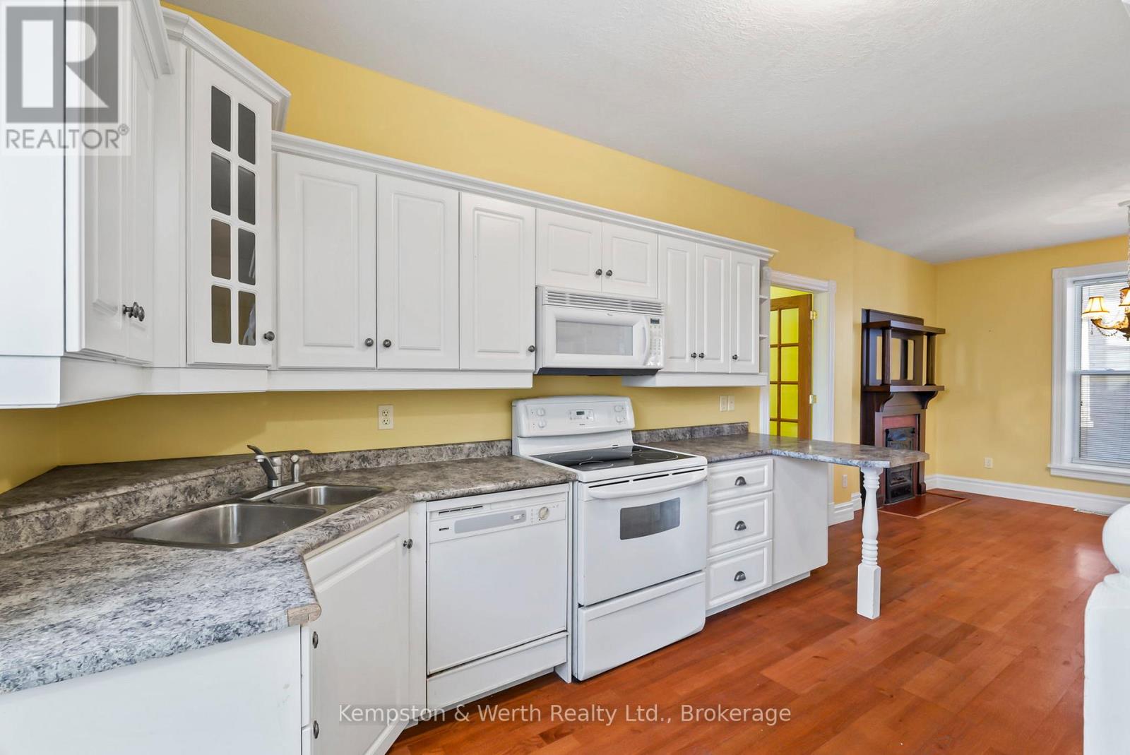 439 Main Street W, North Perth (Listowel), Ontario  N4W 1A7 - Photo 18 - X12447290