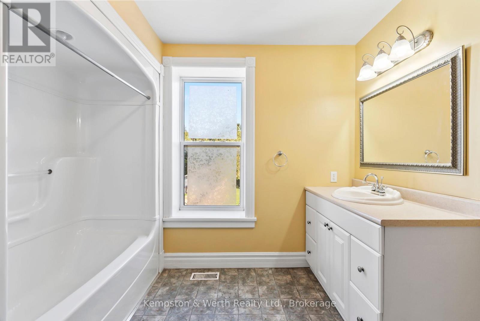 439 Main Street W, North Perth (Listowel), Ontario  N4W 1A7 - Photo 30 - X12447290