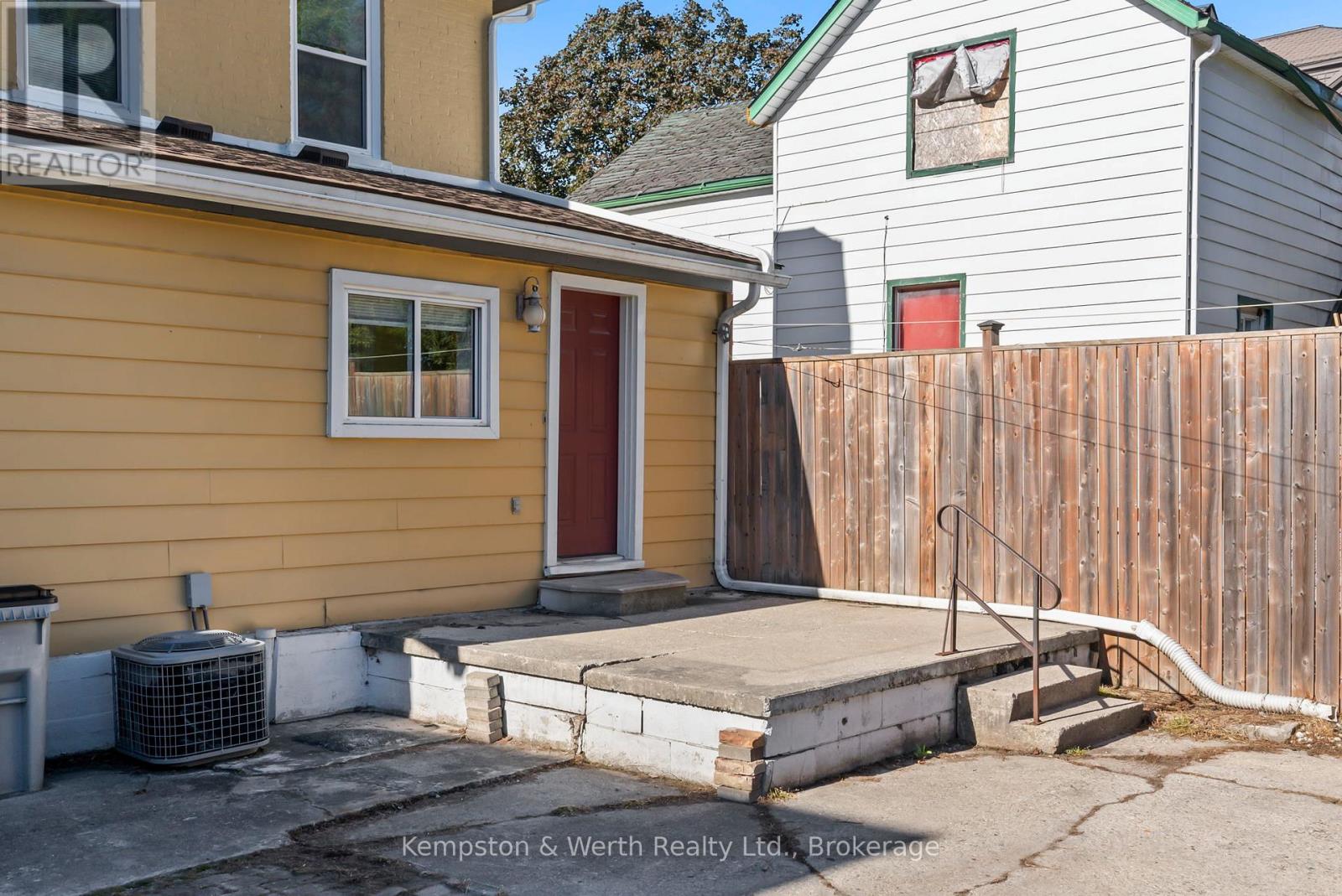 439 Main Street W, North Perth (Listowel), Ontario  N4W 1A7 - Photo 37 - X12447290